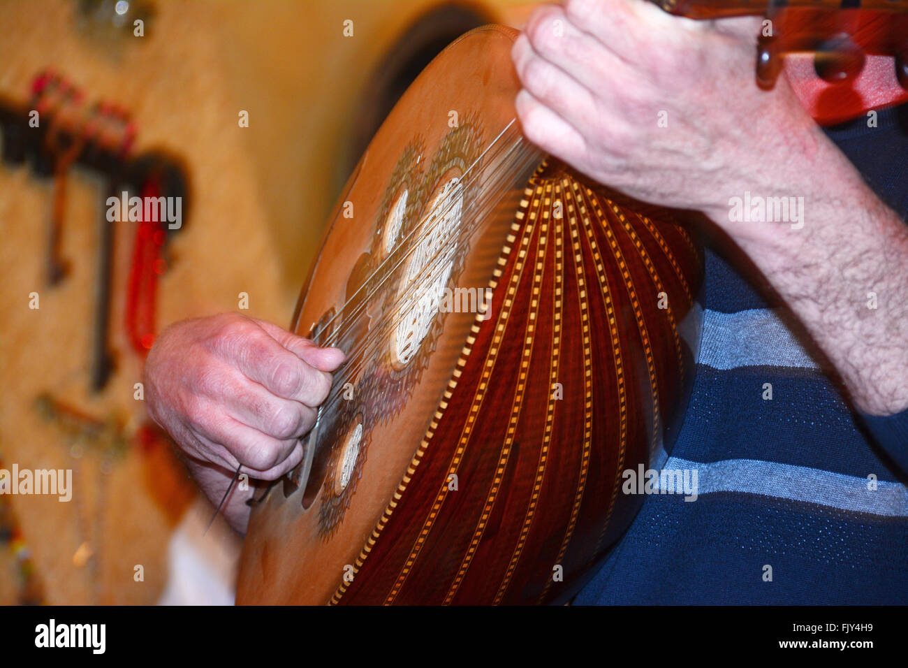 Die Oud spielen Stockfoto