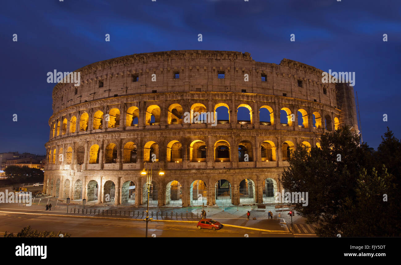 Kolosseum bei Nacht. Rom. Stockfoto