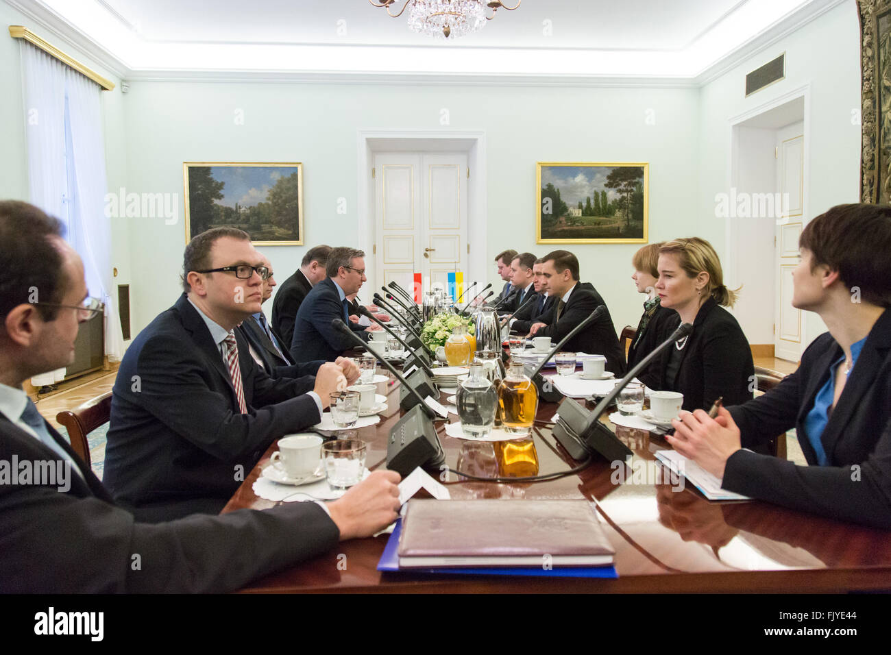 Warschau, Polen. 4. März 2016. Sitzung des Beratenden Ausschusses der Polen und der Ukraine. © Mateusz Wlodarczyk/Pacific Press/Alamy Live-Nachrichten Stockfoto