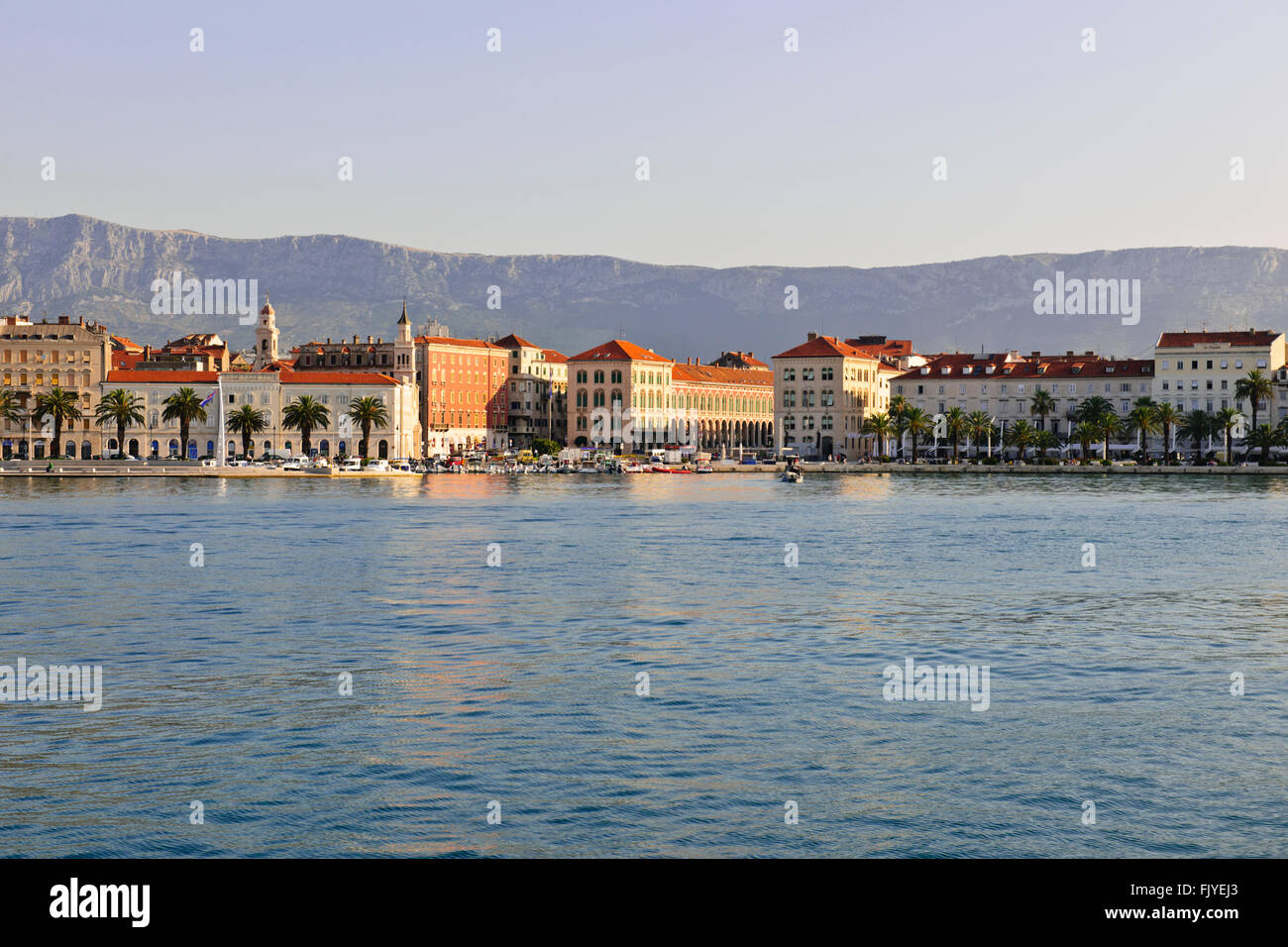 Verlassen Split Hafen, mittelalterliche Architektur, römischen Diokletianpalast, lebendige und freundliche Stadt, Cafés, Restaurants, Dalmatien, Kroatien Stockfoto