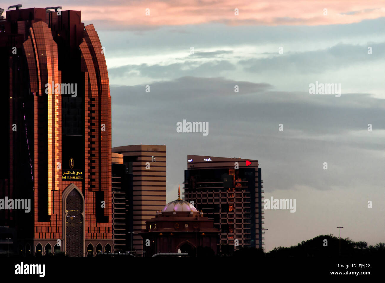 Skyline von Abu Dhabi aus Corniche Wellenbrecher 26.02.2016 Foto Andrea Staccioli/Deepbluemedia/Insidefoto Stockfoto