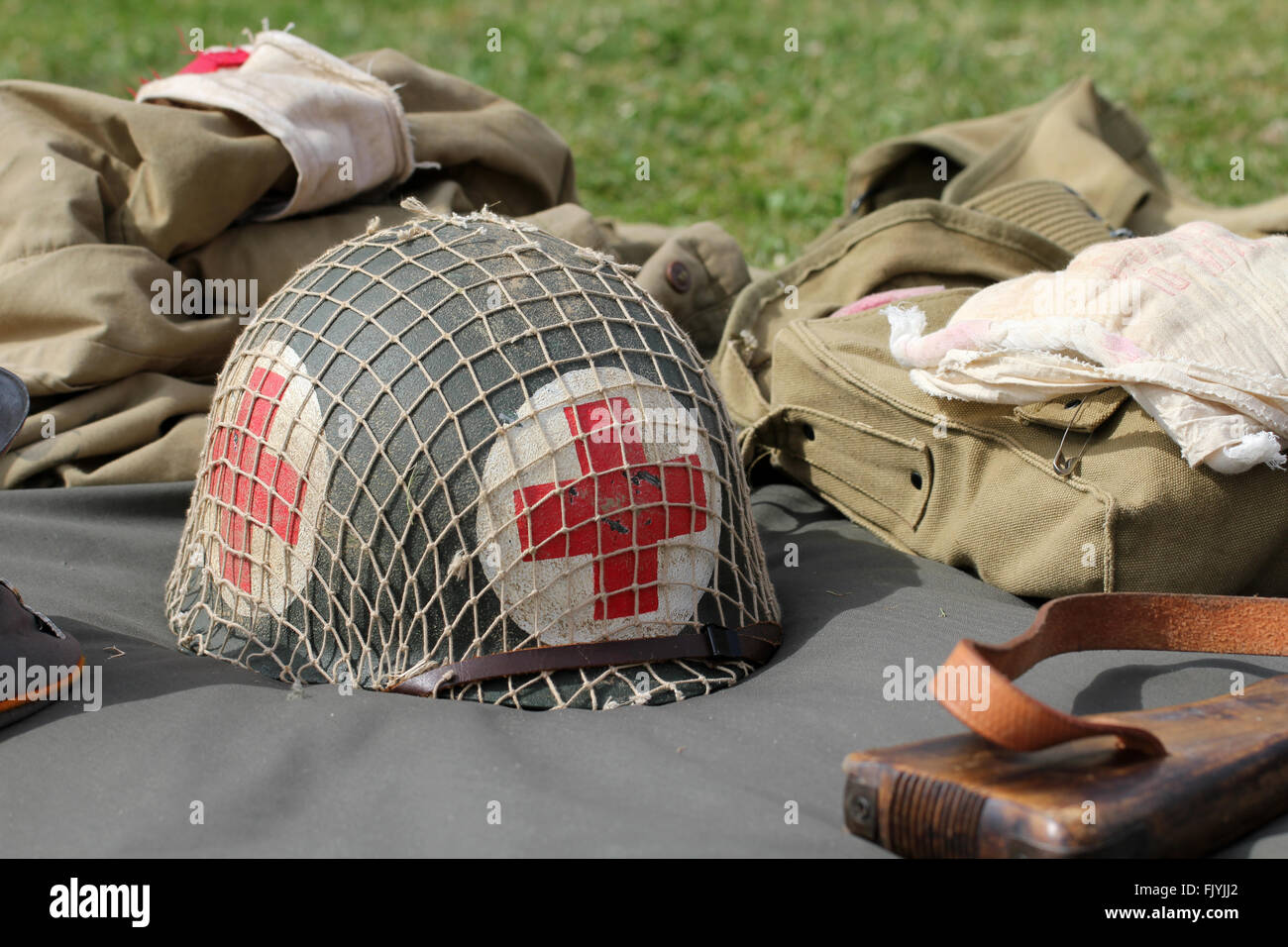 Rotes Kreuz Militärhelm Stockfoto