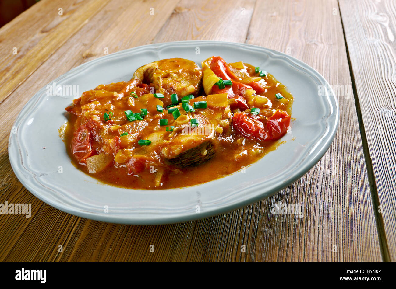 Harcsapaprikas ungarische Paprikasch mit Flussfisch Stockfotografie - Alamy