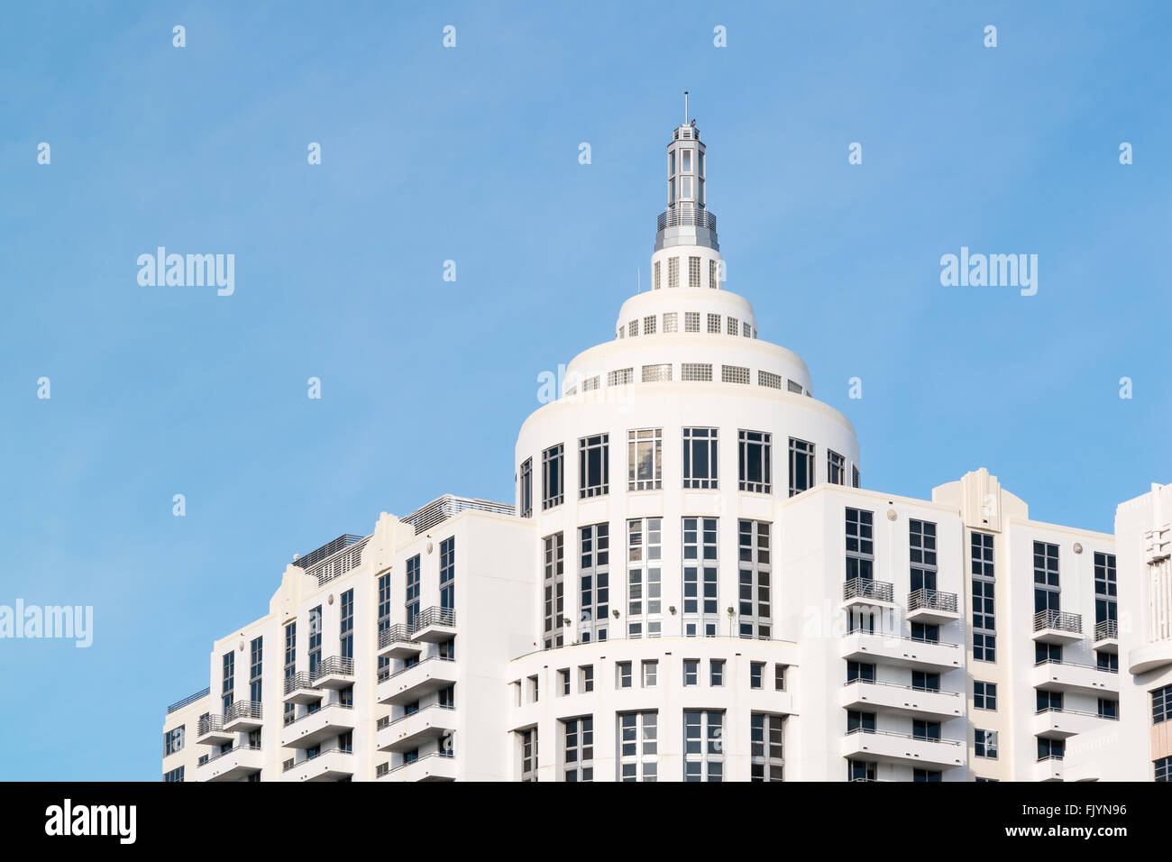 Spitze des AMC Loews Hotel Gebäude an der Collins Avenue in South Beach Viertel von Miami Beach, Florida, USA Stockfoto