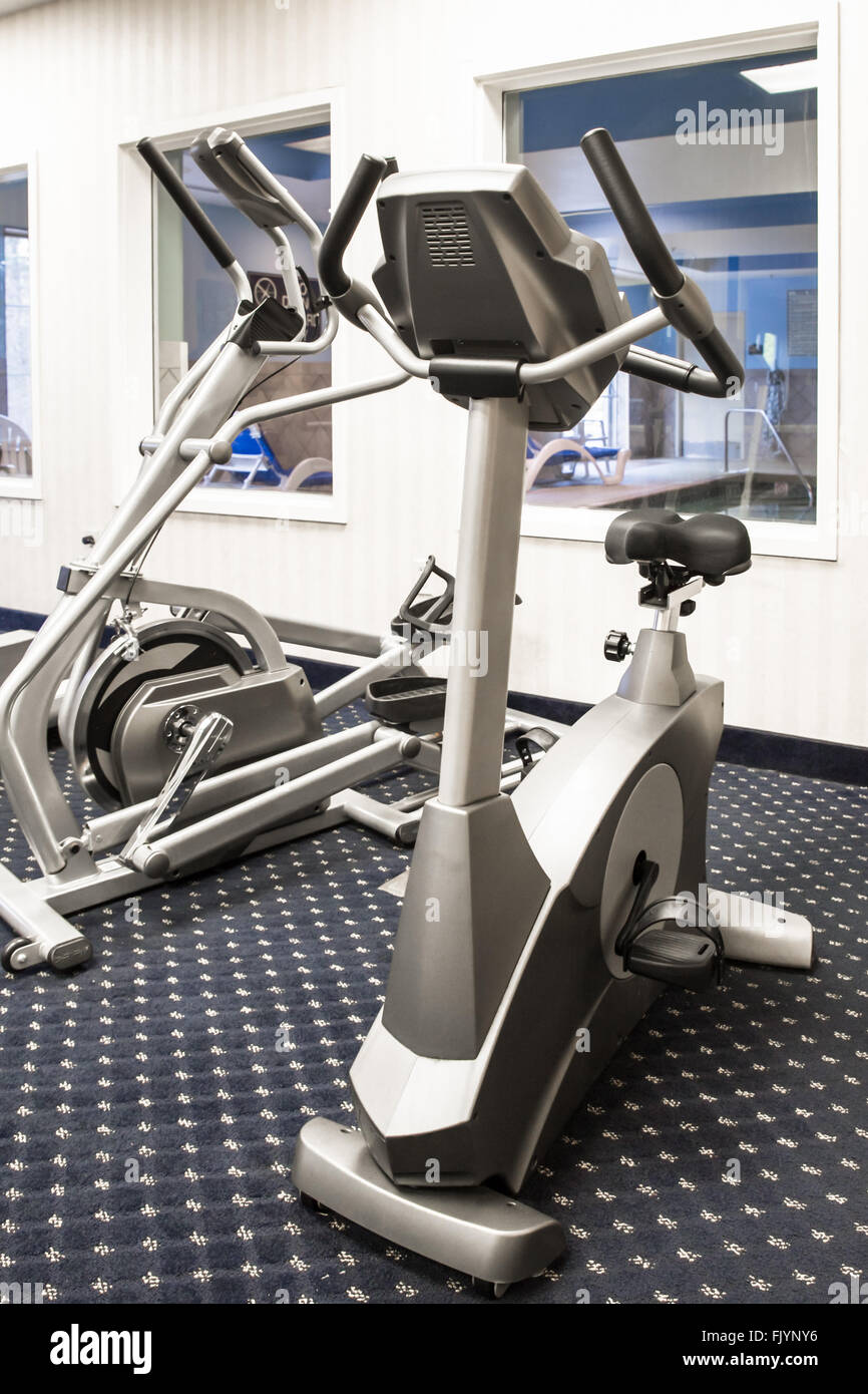 Heimtrainer im Fitnessclub Stockfoto