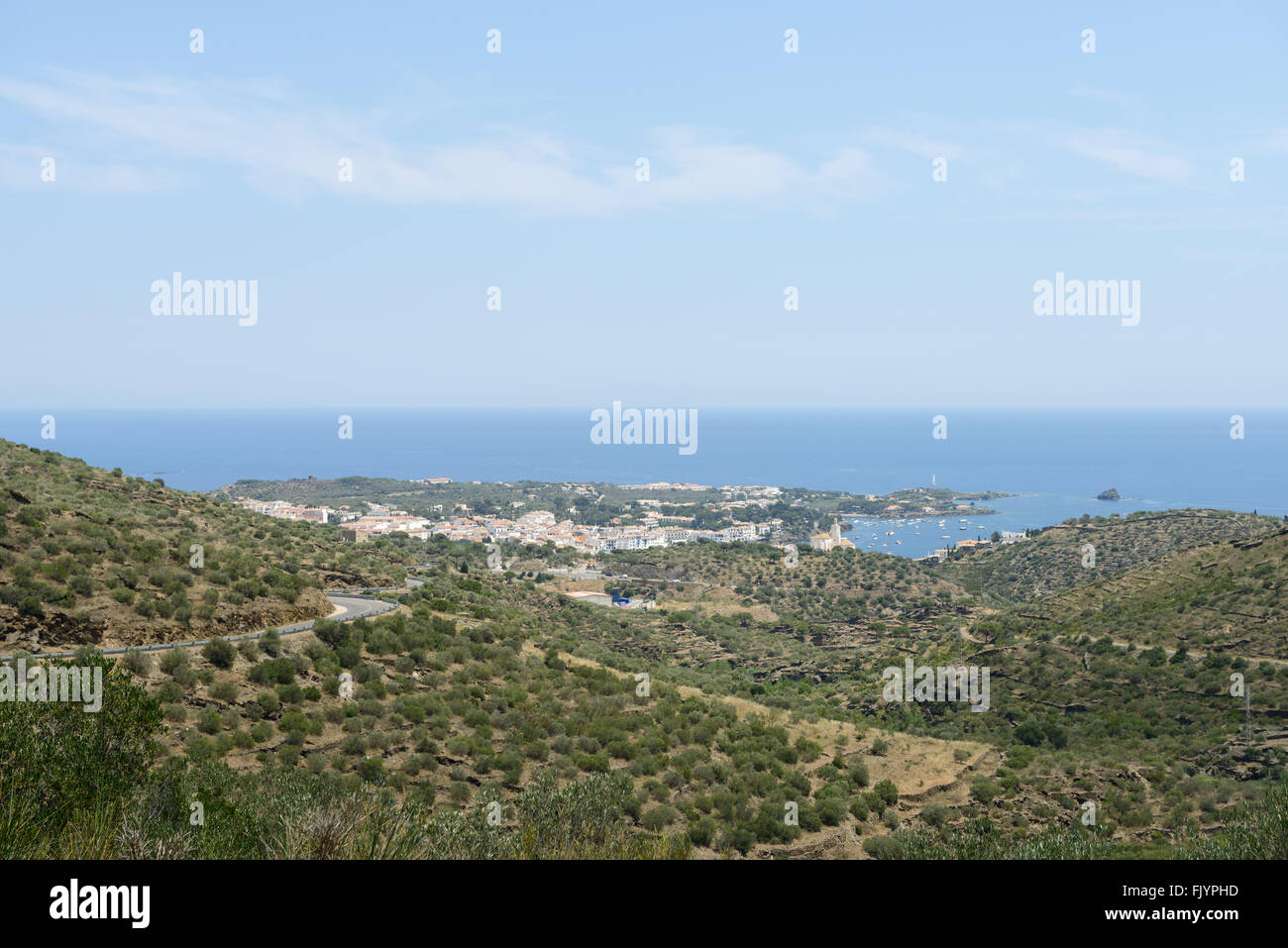 Hohen Winkel Panorama Blick auf Cadaques Küste von GI-614-Straße im Naturpark auf der Halbinsel Cap de Creus Costa Brava Cat Stockfoto