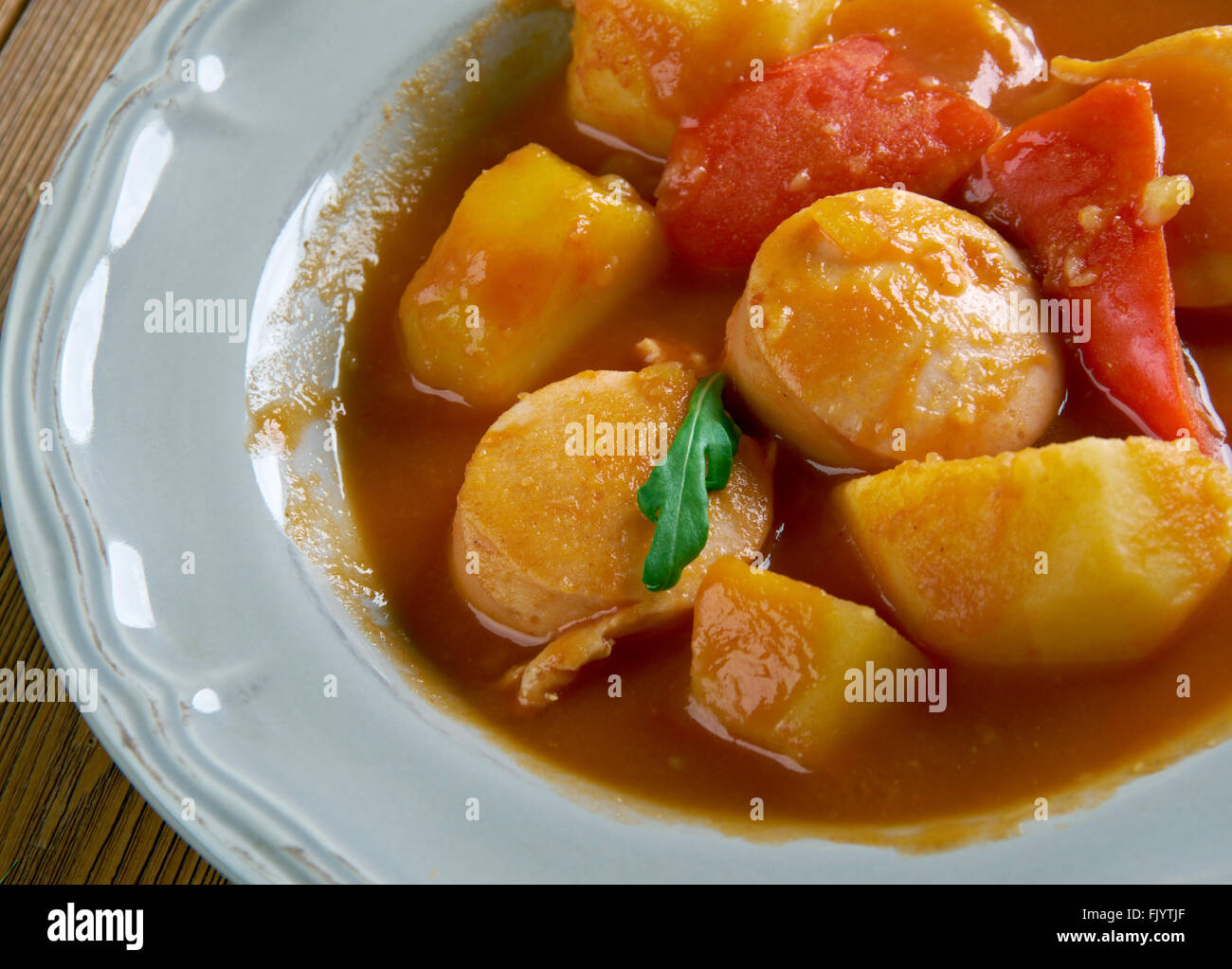 Paprikasch Krumpli - ungarische Paprika-Kartoffeln. Eintopf aus der ...