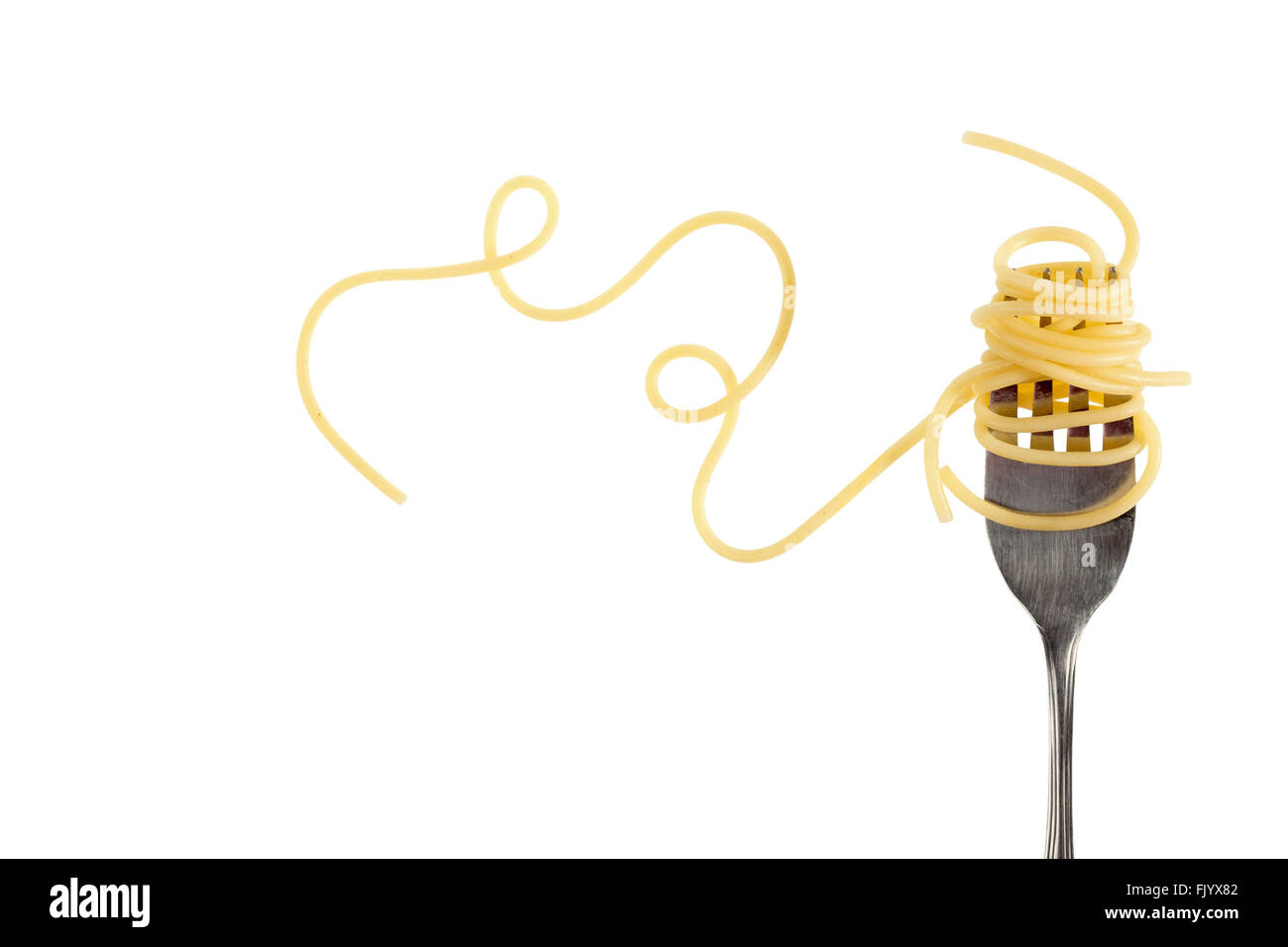 Strudel aus gekochten Spaghetti mit Gabel Stockfoto