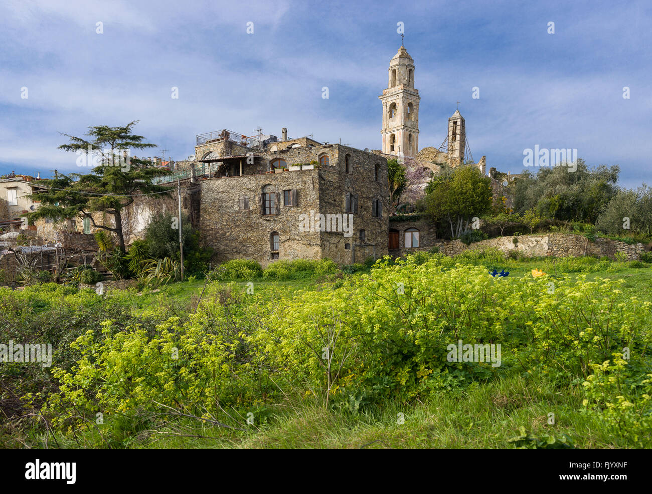 Die Überreste des alten Dorfes Bussana Vecchia, im Jahre 1887 durch ein Erdbeben zerstört Stockfoto