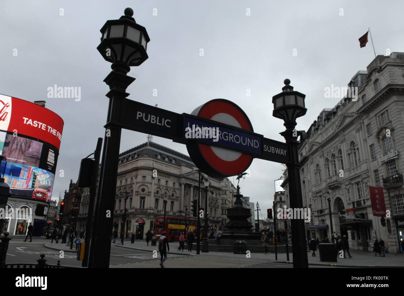 Unterirdischen Eingang am Piccadilly Circus, London, UK Stockfoto