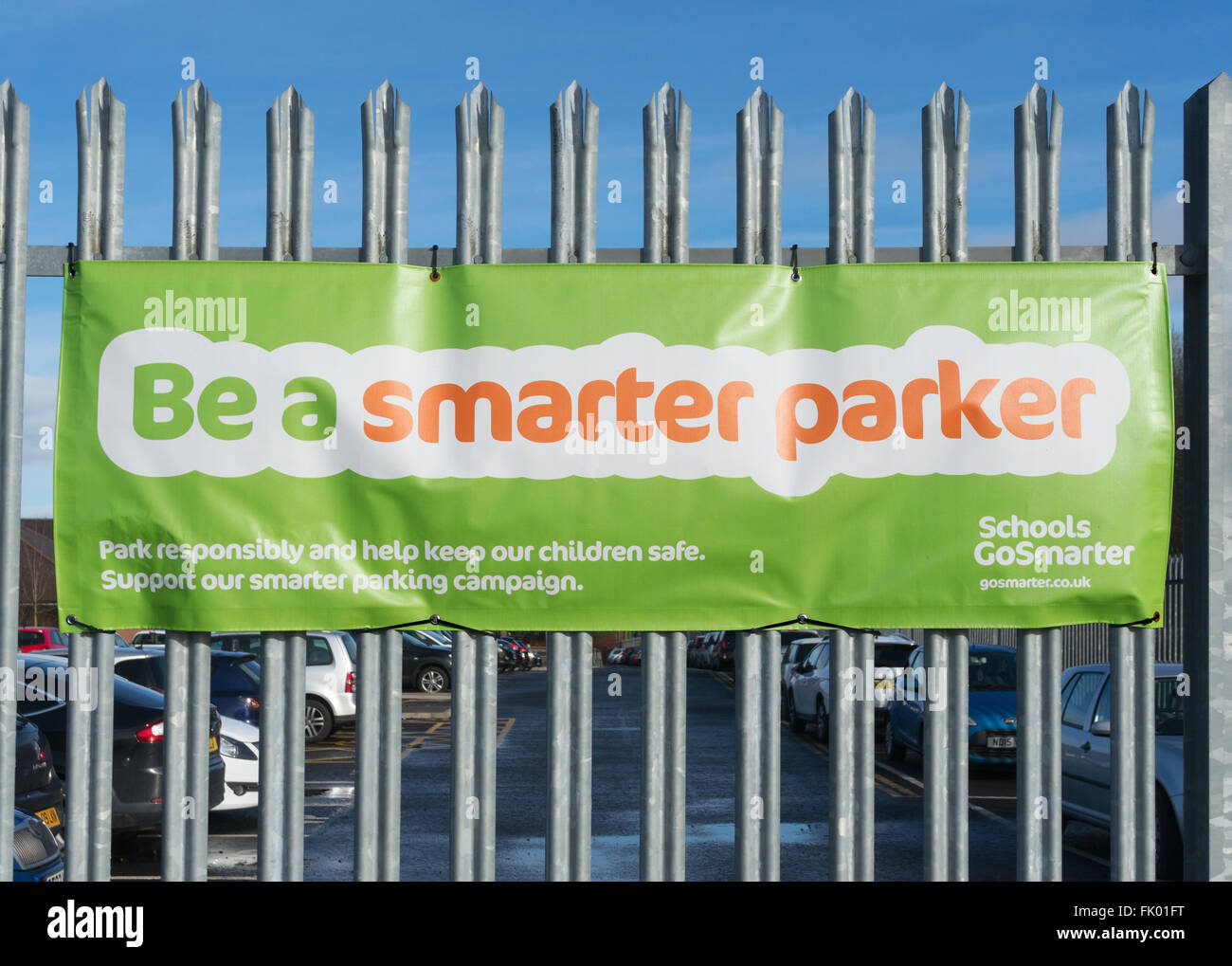 Melden Sie außerhalb der Schule, "A Smarter Parker werden" Menschen ermutigende, verantwortungsvoll zu parken in der Nähe der Schule, Nord-Ost-England, UK Stockfoto