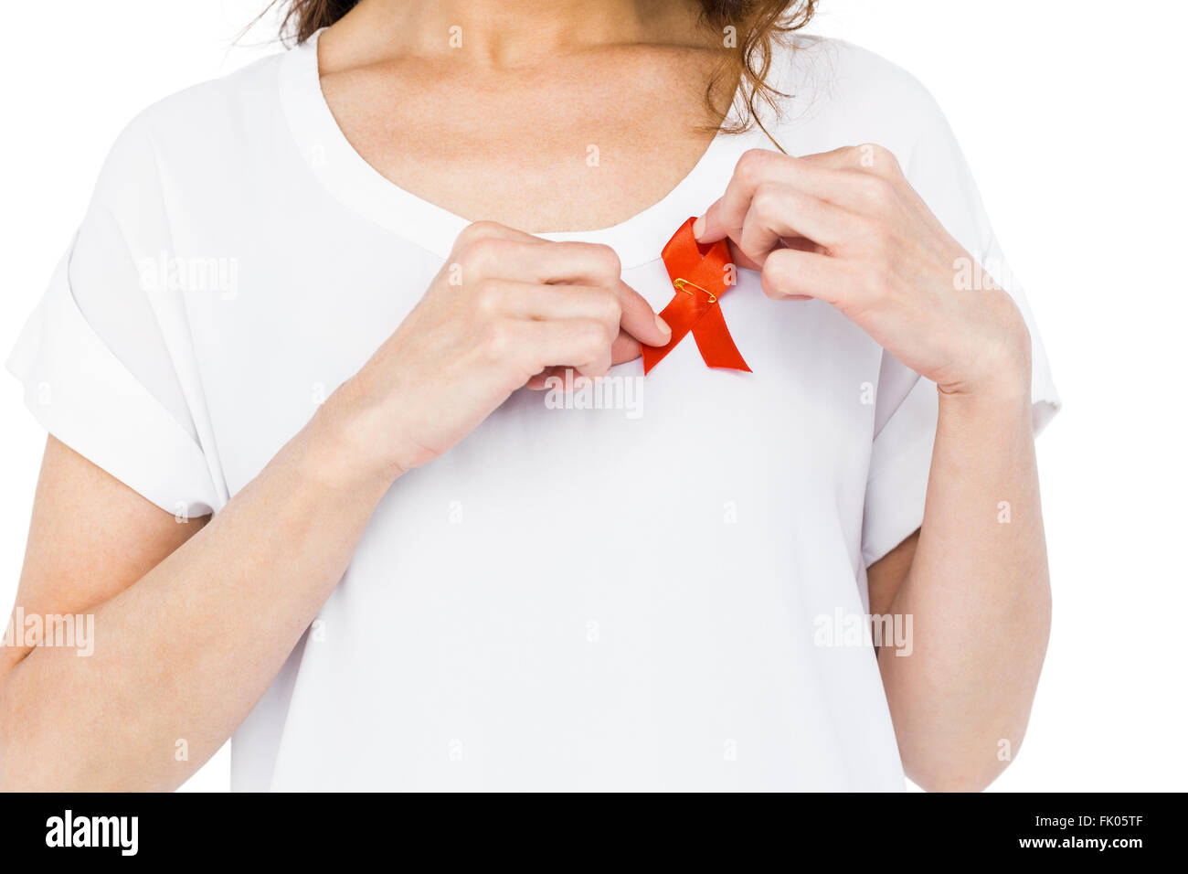 Frau das Tragen der roten aids awareness Ribbon Stockfoto