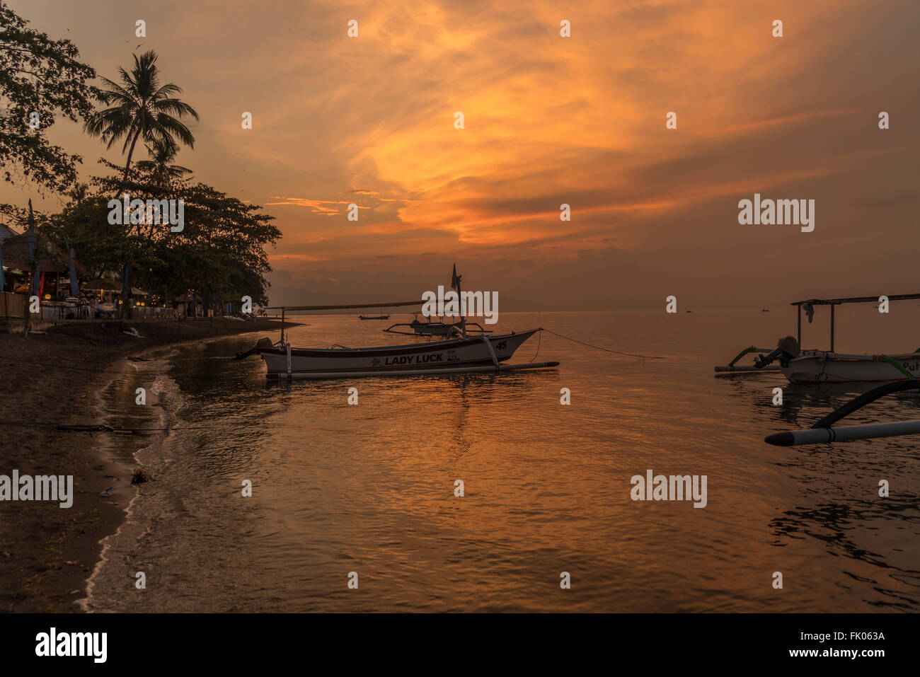 Sonnenuntergang am Lovina Beach, Lovina, Bali, Indonesien Stockfoto