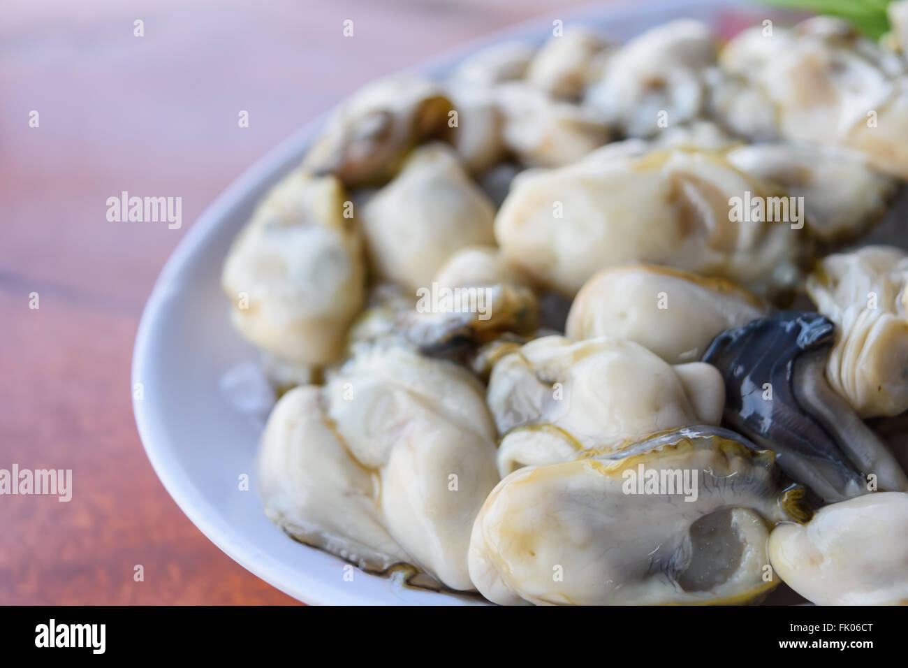 Thailändische Spezialitäten frische Austern auf einem Teller Stockfoto