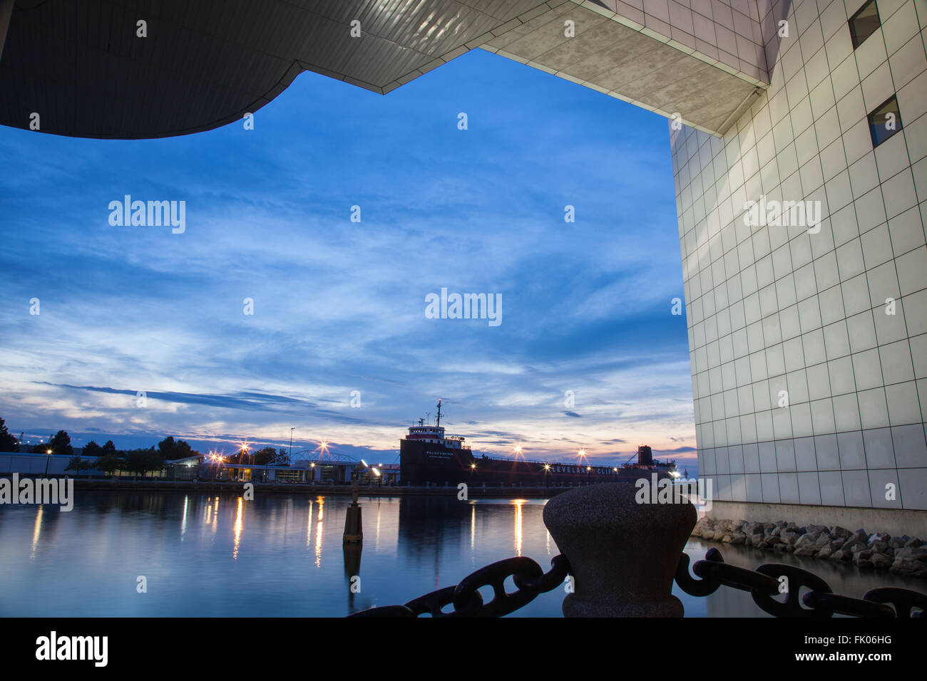 Innerer Hafen von Cleveland, Ohio, gerahmt von Rock And Roll Hall Of Fame Stockfoto