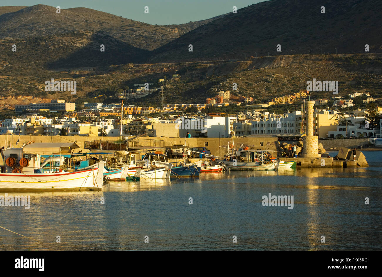 Griechenland, Kreta, Chersonissos, der Hafen Mit Fischerbooten Stockfoto