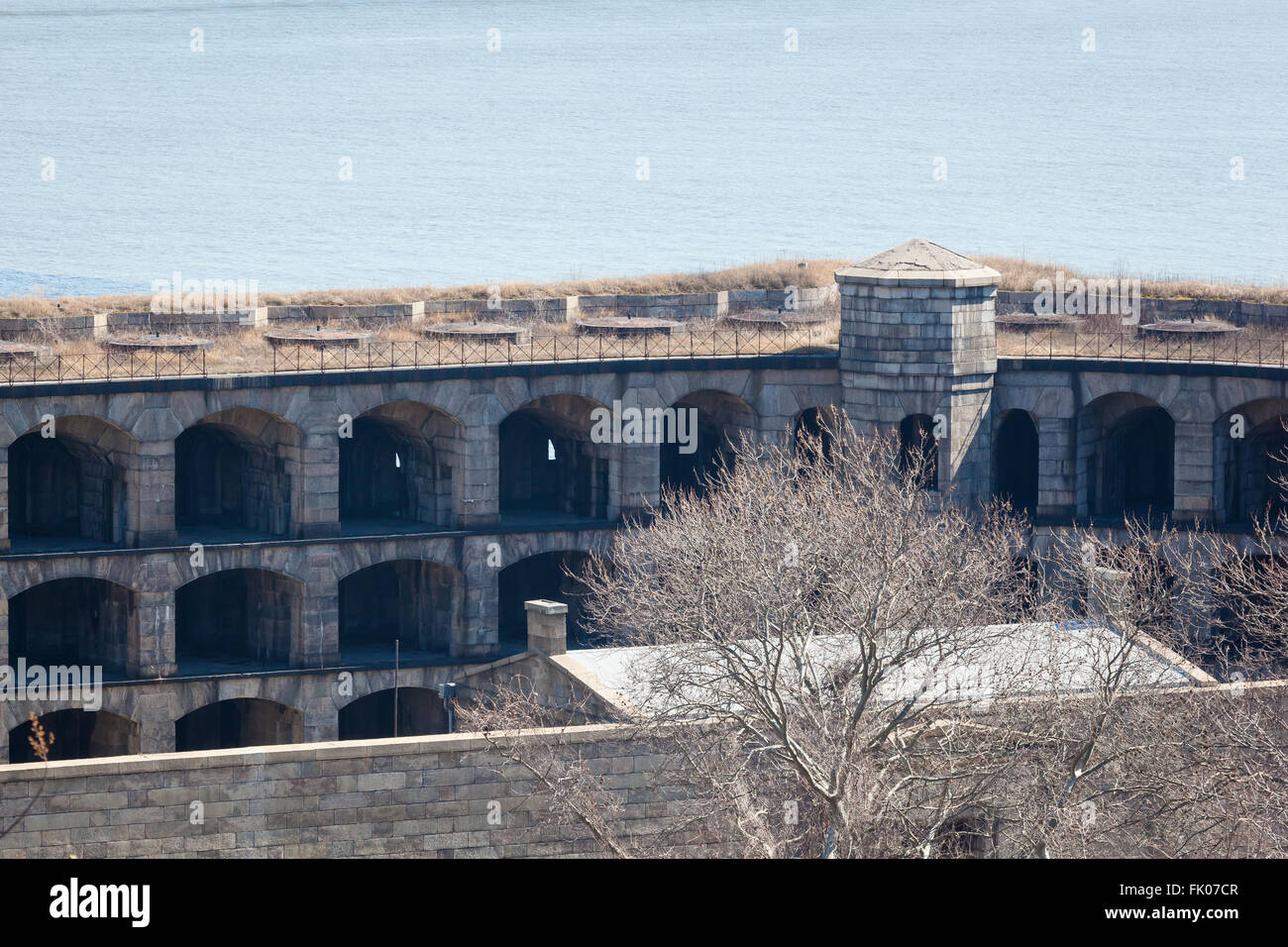 Das Batterie-Unkraut am Fort Wadsworth in Staten Island ist während des Winters gesehen. Stockfoto