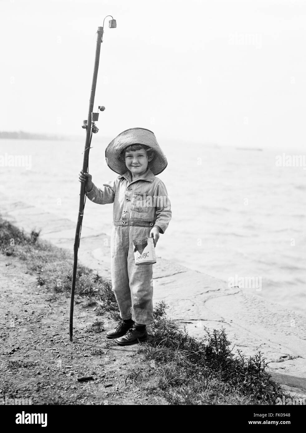 Junge mit Angelrute, USA, ca. 1929 Stockfoto