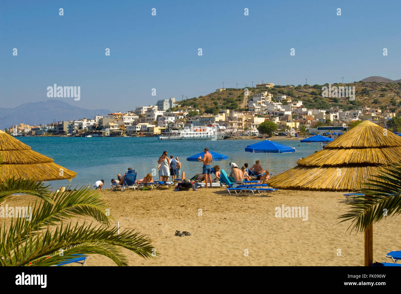 Griechenland, Kreta, Sandstrand des Badeortes Plaka Stockfoto