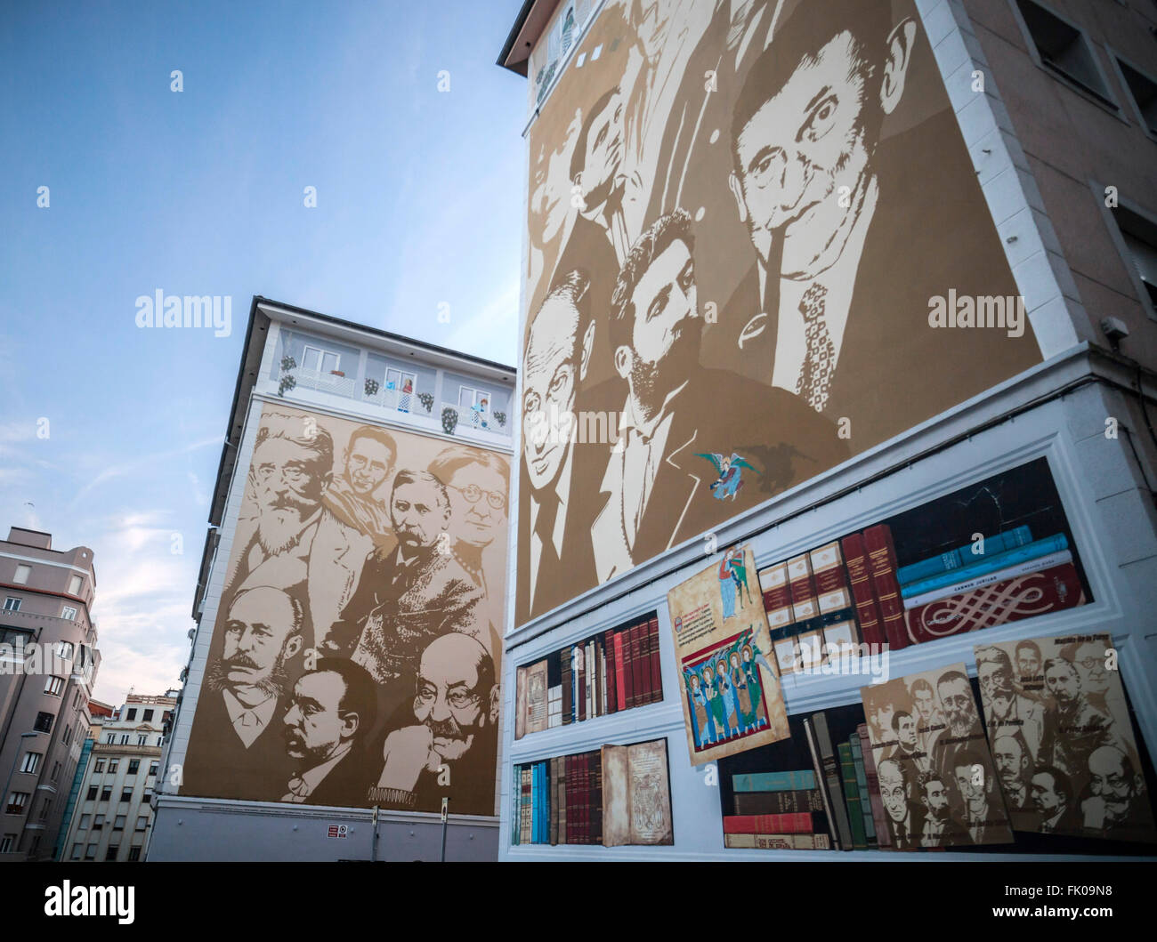Gestrichene Wände mit berühmten Schriftstellern. Santander. Stockfoto