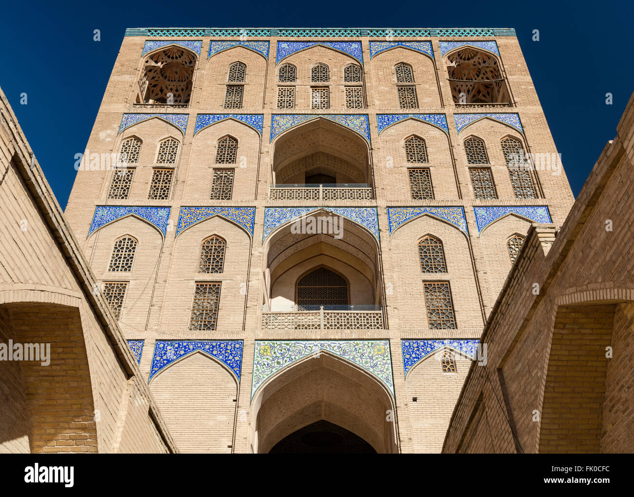Strahlender Sonnenschein auf Qapu Palast, Imam-Platz, Isfahan, Iran Stockfoto