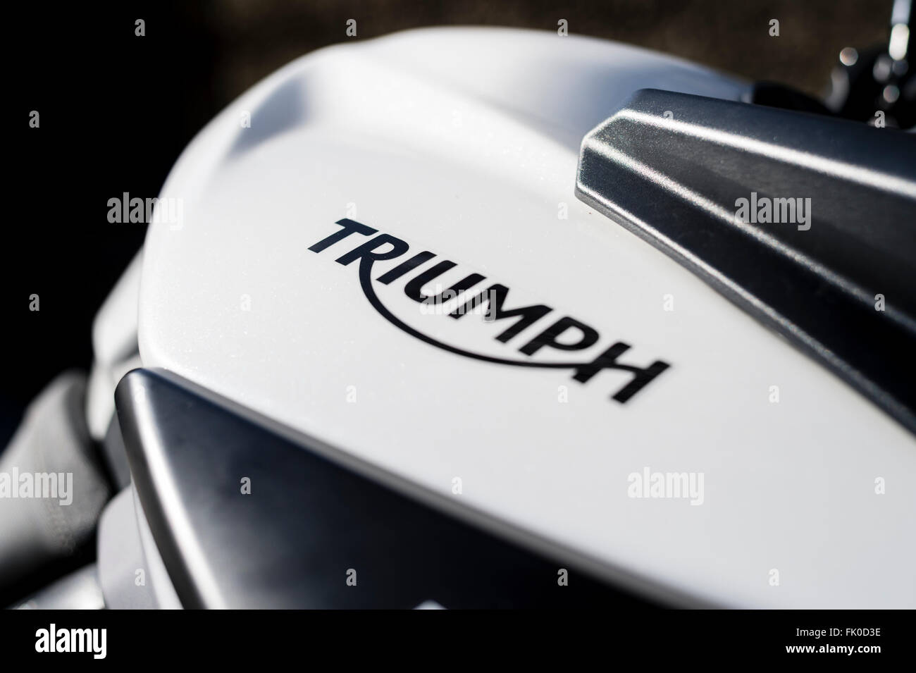 Britische Herstellung von Triumph Tiger 800 Motorrad Kraftstofftank Detail vertreten Stockfoto
