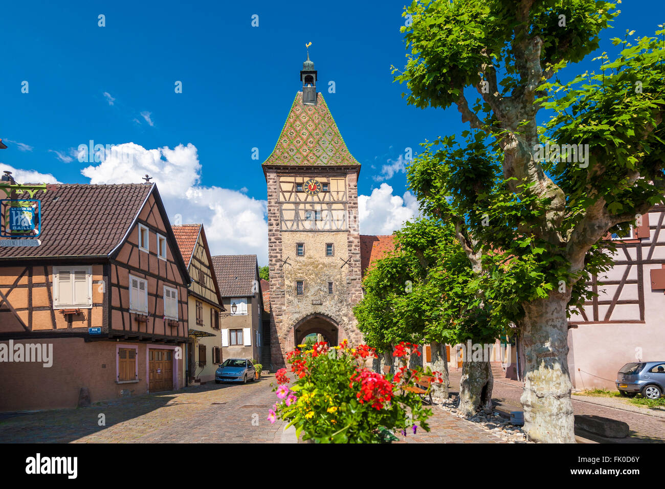 Porte Houte / Obertor, Gateway und Clock tower Bergheim Elsass Haut-Rhin Frankreich Europa Stockfoto