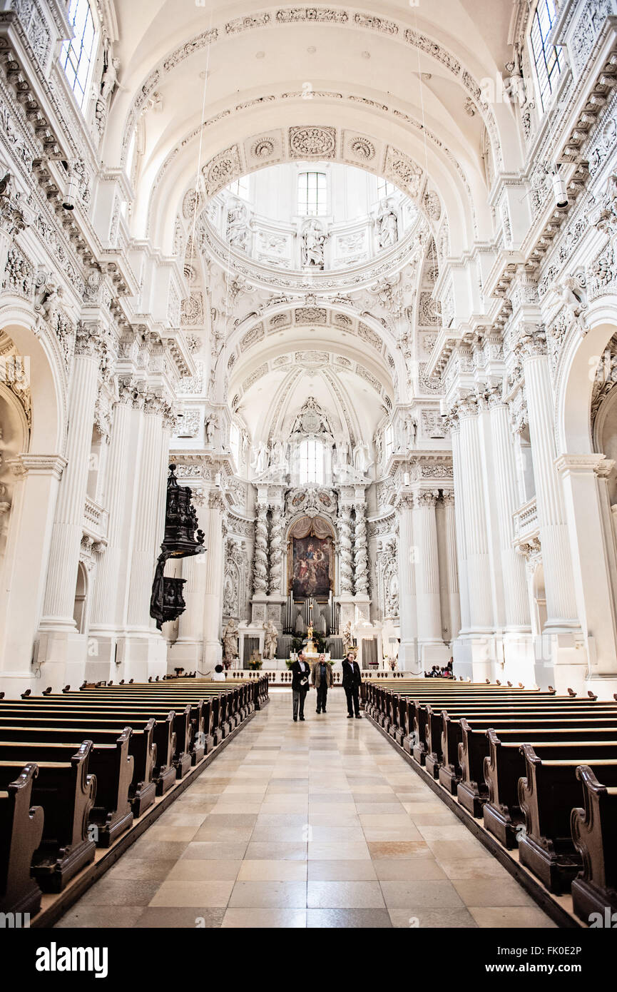 Im Inneren der Theatine Kirche, München Stockfoto