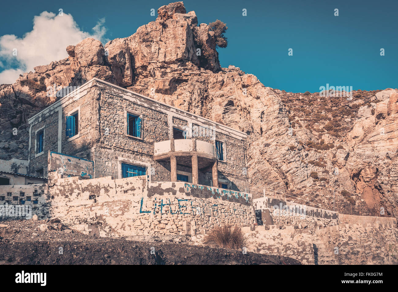 Verwitterte verlassenen Haus auf griechische Küste auf der Insel Kos Stockfoto