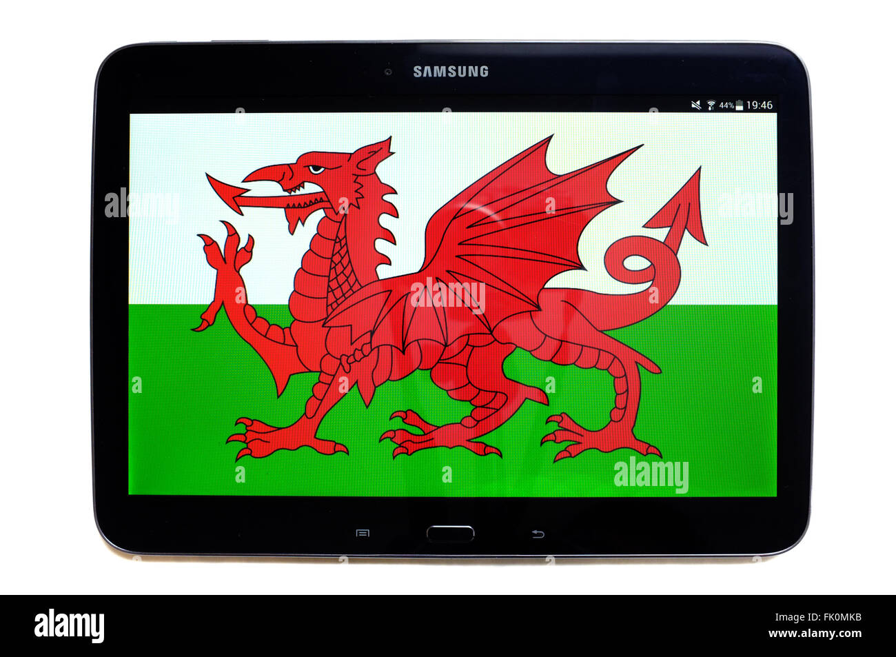 Die Flagge von Wales auf dem Bildschirm eines Tablet-PCs fotografiert vor einem weißen Hintergrund angezeigt. Stockfoto