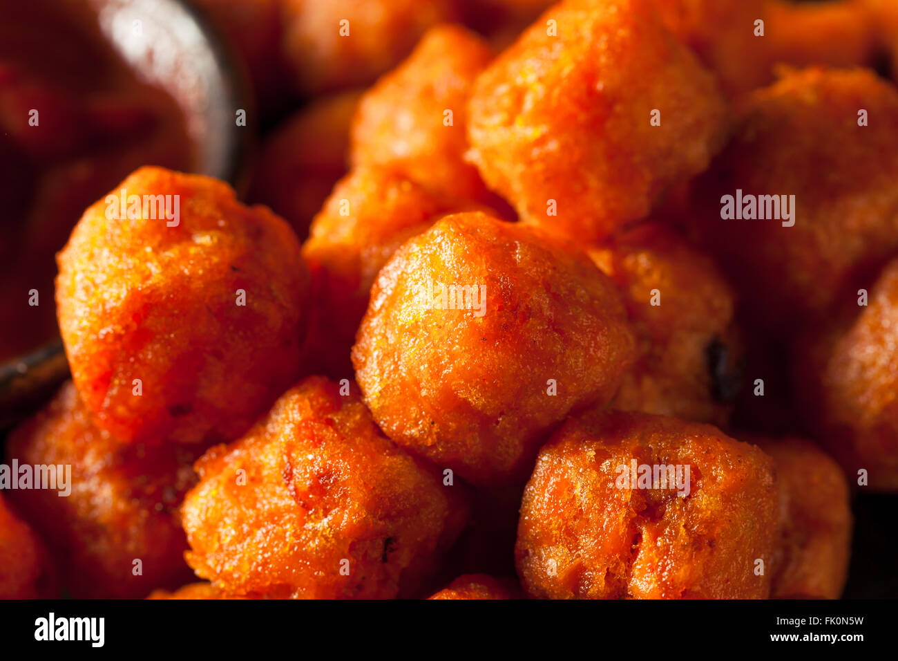 Hausgemachte Süßkartoffel Tater Tots mit Ketchup Stockfoto