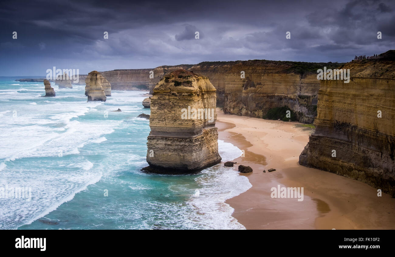 Stürmischer See an den 12 Aposteln in der Nähe von Port Campbell in Victoria. Stockfoto