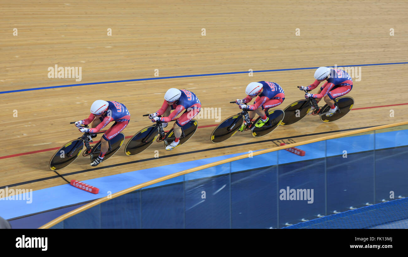 London, UK, 4. März 2016. UCI 2016 Track Cycling World Championships. USA Frauen Akquiseteam (Sarah Hammer, Kelly Catlin, Chloe Dygert und Jennifer Valente) schlagen Kanada um die Goldmedaille mit einer Zeit von 4:16.802 (56,074 km/h) zu beanspruchen. Bildnachweis: Clive Jones/Alamy Live-Nachrichten Stockfoto