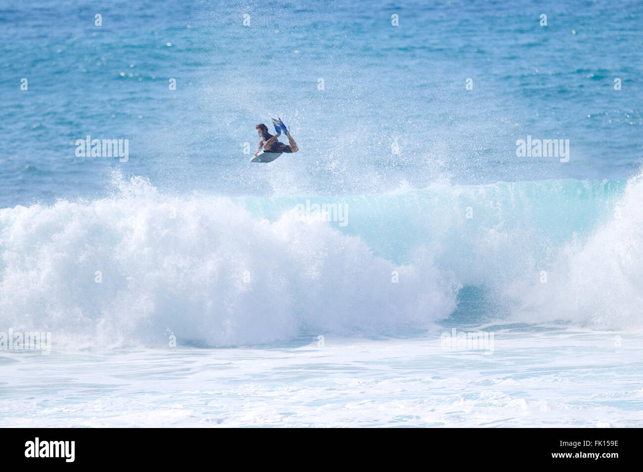 Haleiwa, Hawaii, USA. 4. März 2016. Frankreichs Pierre Louis-Costes hat eine Luft rückwärts während Mike Stewart Pipeline Invitational auf Oahu das nördliche Ufer der Banzai Pipeline in Haleiwa, Hawaii. Bildnachweis: Csm/Alamy Live-Nachrichten Stockfoto