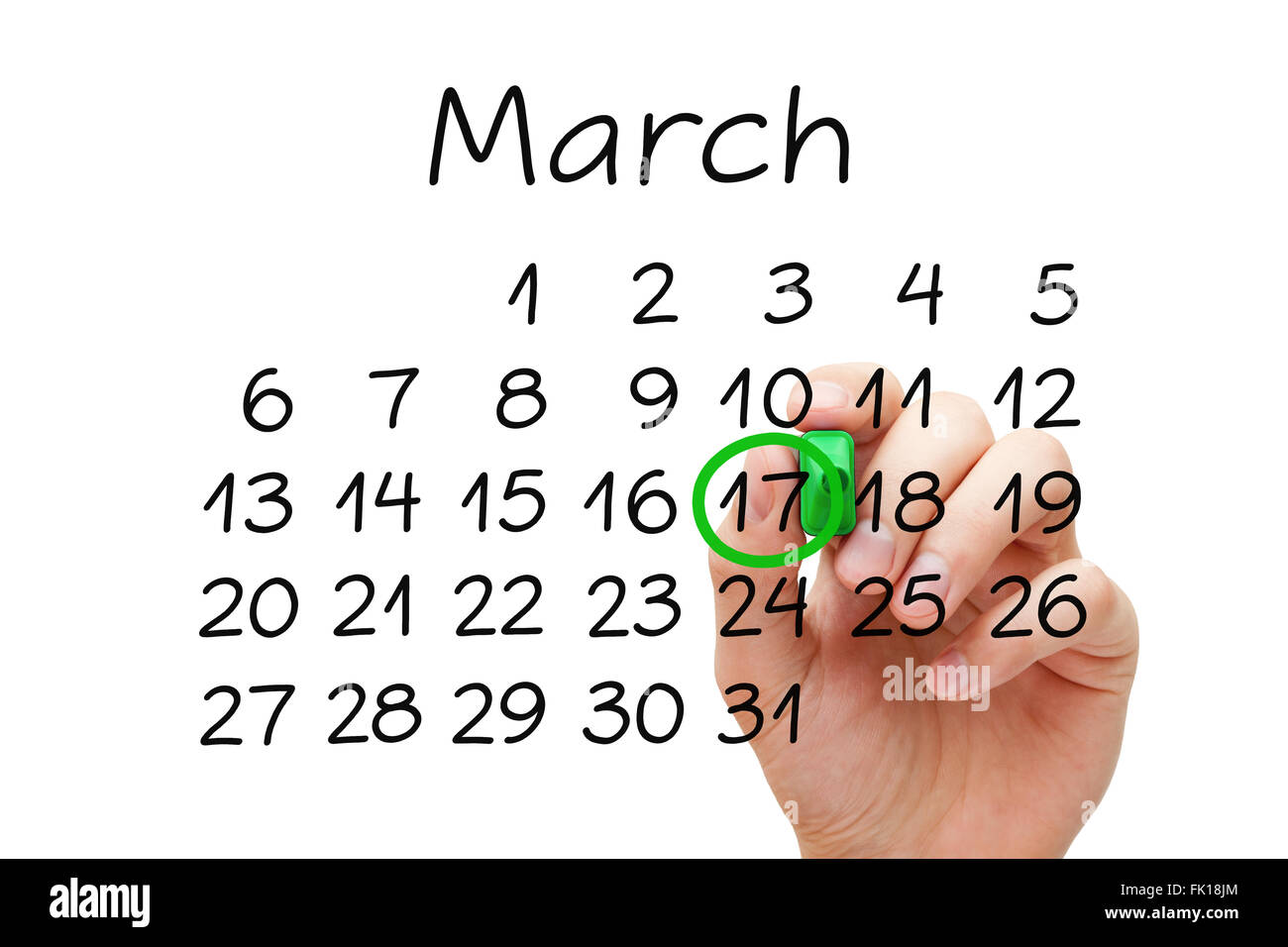 Hand, Mark am 17. März auf Kalender mit grüner Markierung auf transparente wischen Board. St. Patricks Day Konzept. Stockfoto
