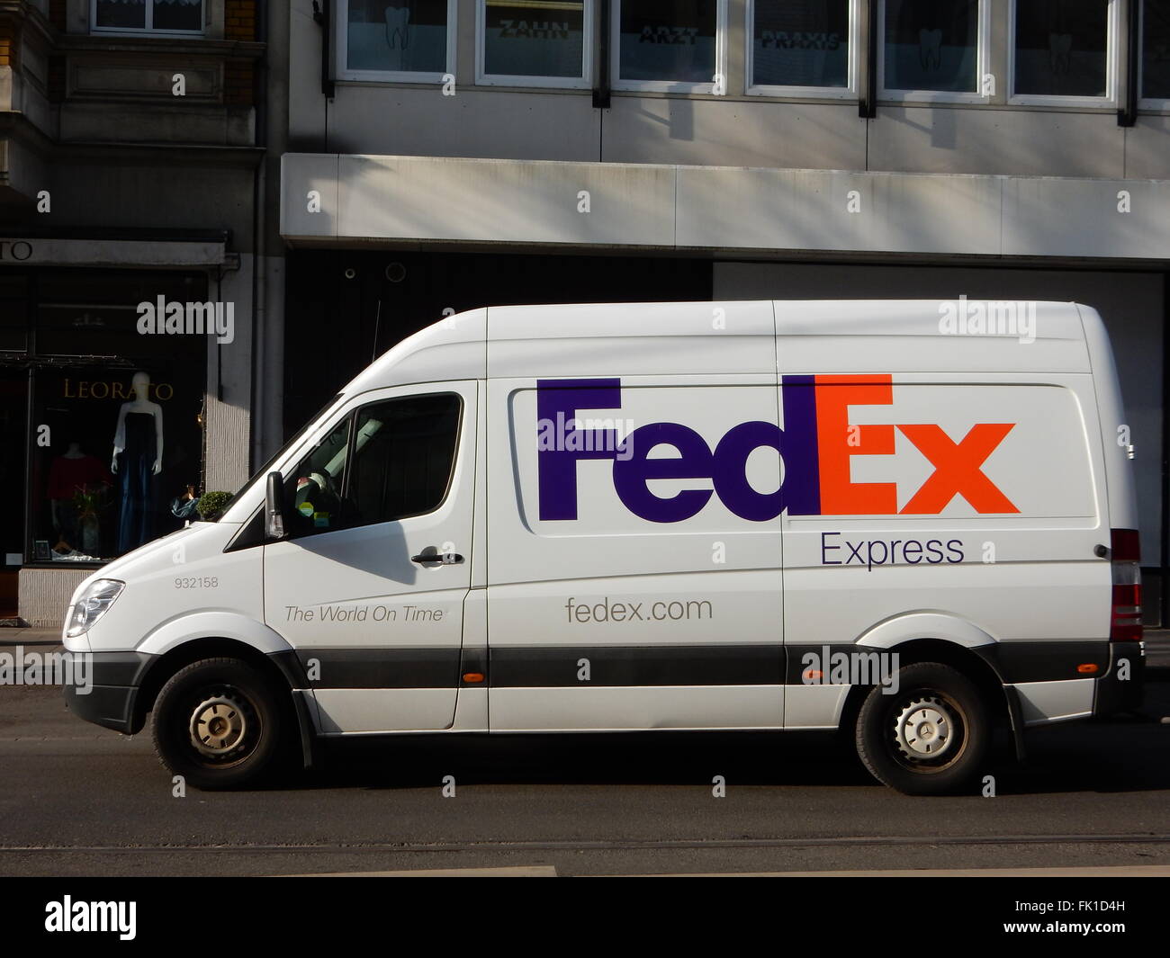 FedEx-Paket-Service-Auto Stockfoto