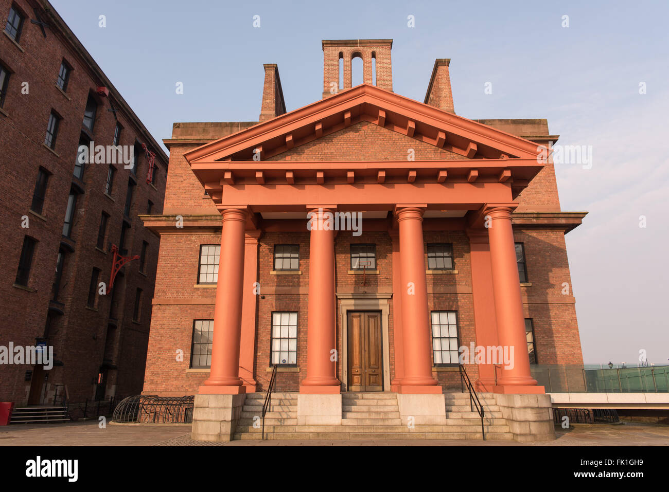 Dock, Verkehrsbüro, Albert Dock, Liverpool. Ein Grad 1 aufgeführten Gebäude aus dem Jahr 1846-7. Entworfen von Philip Hardwick. Obergeschoss durch Jesse Hartley 1848 Stockfoto
