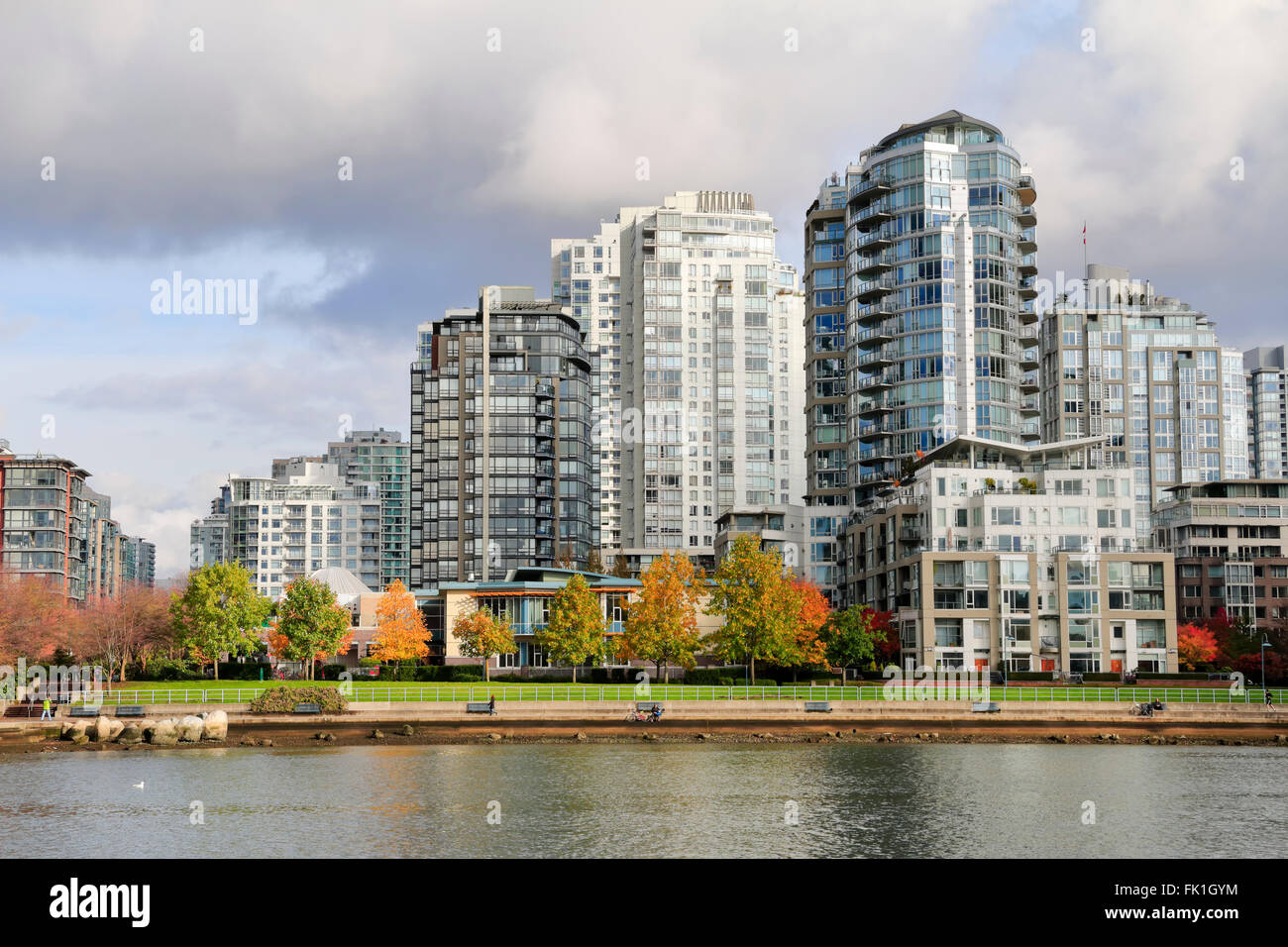 Blick auf Downtown Vancouver von False Creek. Stockfoto