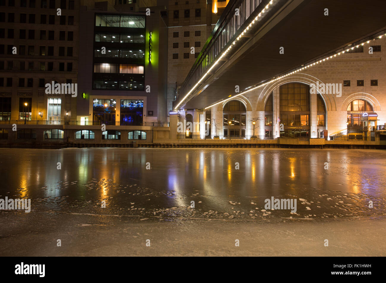 Milwaukee River Nacht gefroren Stockfoto