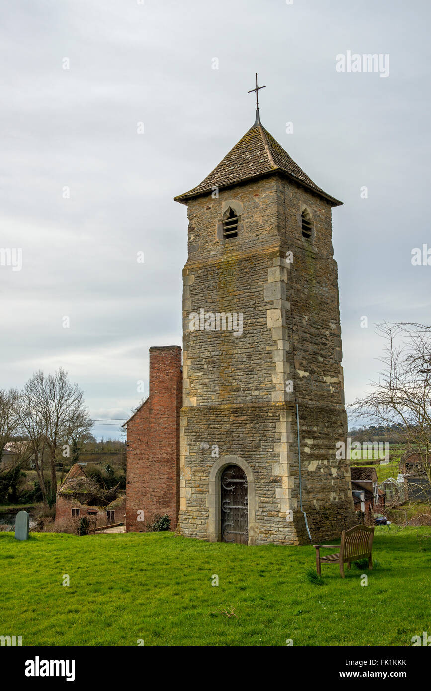 Alles was der St. Oswald Kirche in Lassington, in der Nähe von Highnam, Gloucestershire übrig bleibt ist der Turm. Stockfoto
