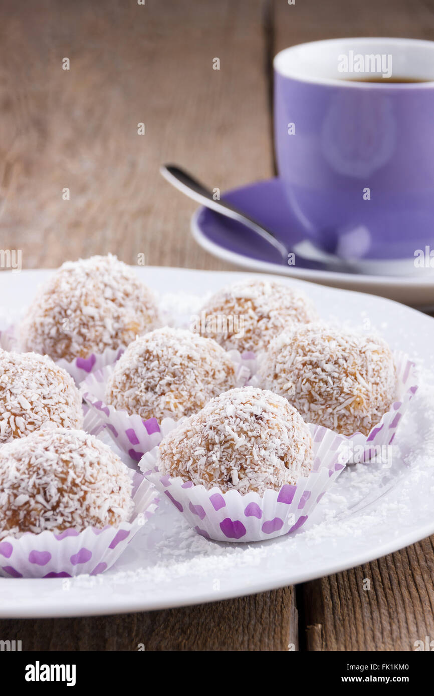 Rum trueffel kugel -Fotos und -Bildmaterial in hoher Auflösung – Alamy Rum trueffel kugel -Fotos und -Bildmaterial in hoher Auflösung – Alamy