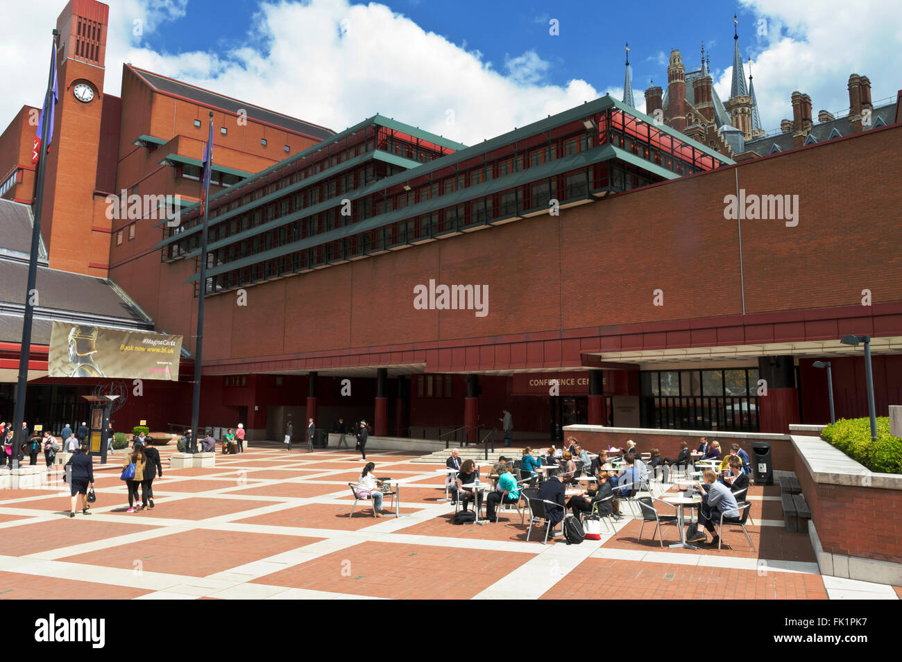 Das Exterieur der British Library in London, Vereinigtes Königreich aufzubauen. Stockfoto