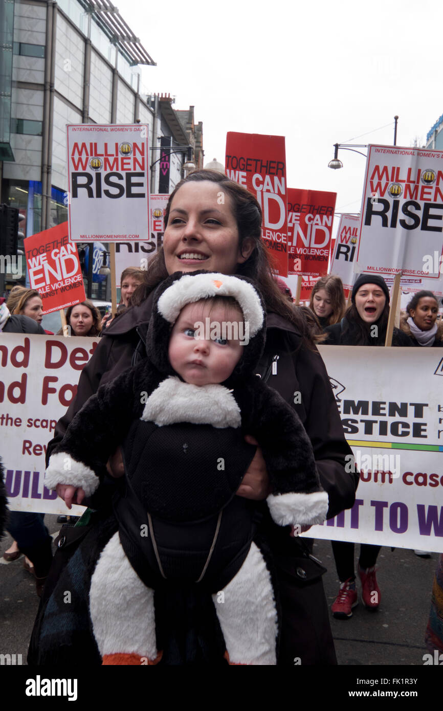 1 Million Frauen steigen!  Gemeinsam können wir männlichen Gewalt beenden! Ein Protest und internationalen März und Rallye von Frauen und Mädchen gegen Stockfoto