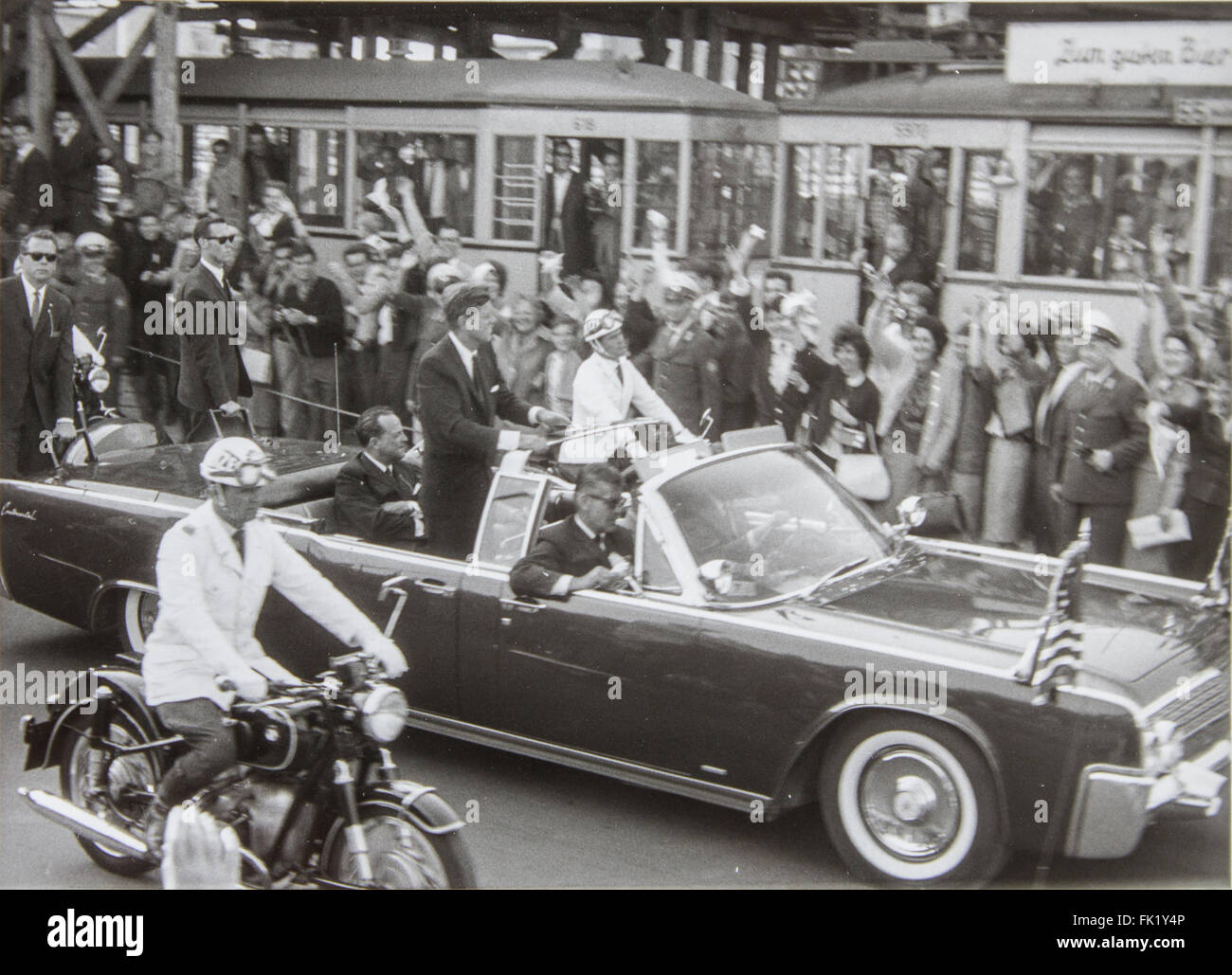 Amerikanischen Präsidenten John Fitzgerald Kennedy mit Bürgermeister von West-Berliner Willy Brandt in Berlin, Deutschland Stockfoto