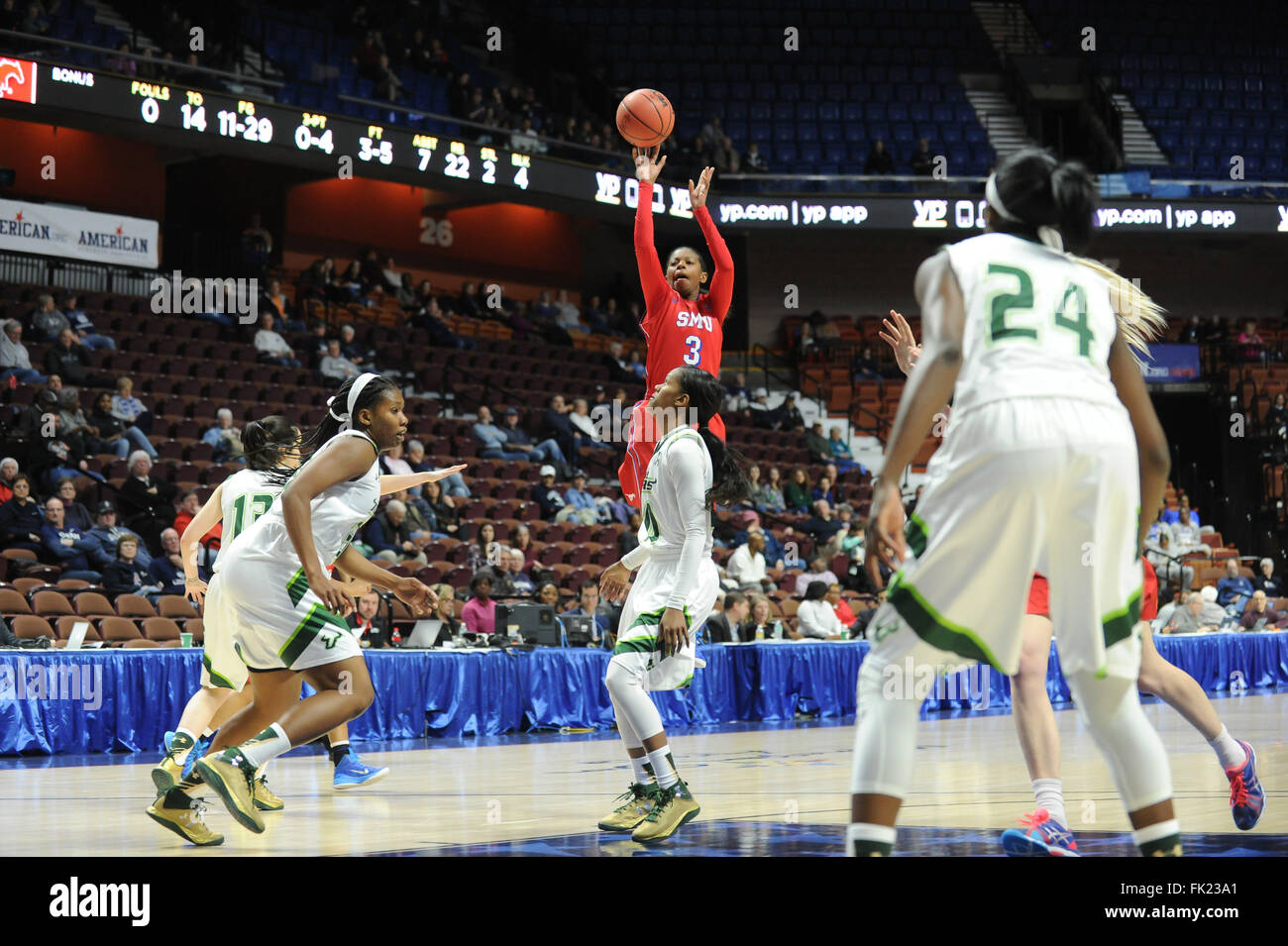 Uncasville, CT, USA. 5. März 2016. Gabrielle Wilkins (3) die SMU Mustangs blockiert ein Schuss während der NCAA amerikanische Konferenz Turnier Basketball-Spiel gegen die USF Bulls an Mohegan Sun Arena in Uncasville, CT. Gregory Vasil/CSM/Alamy Live News Stockfoto