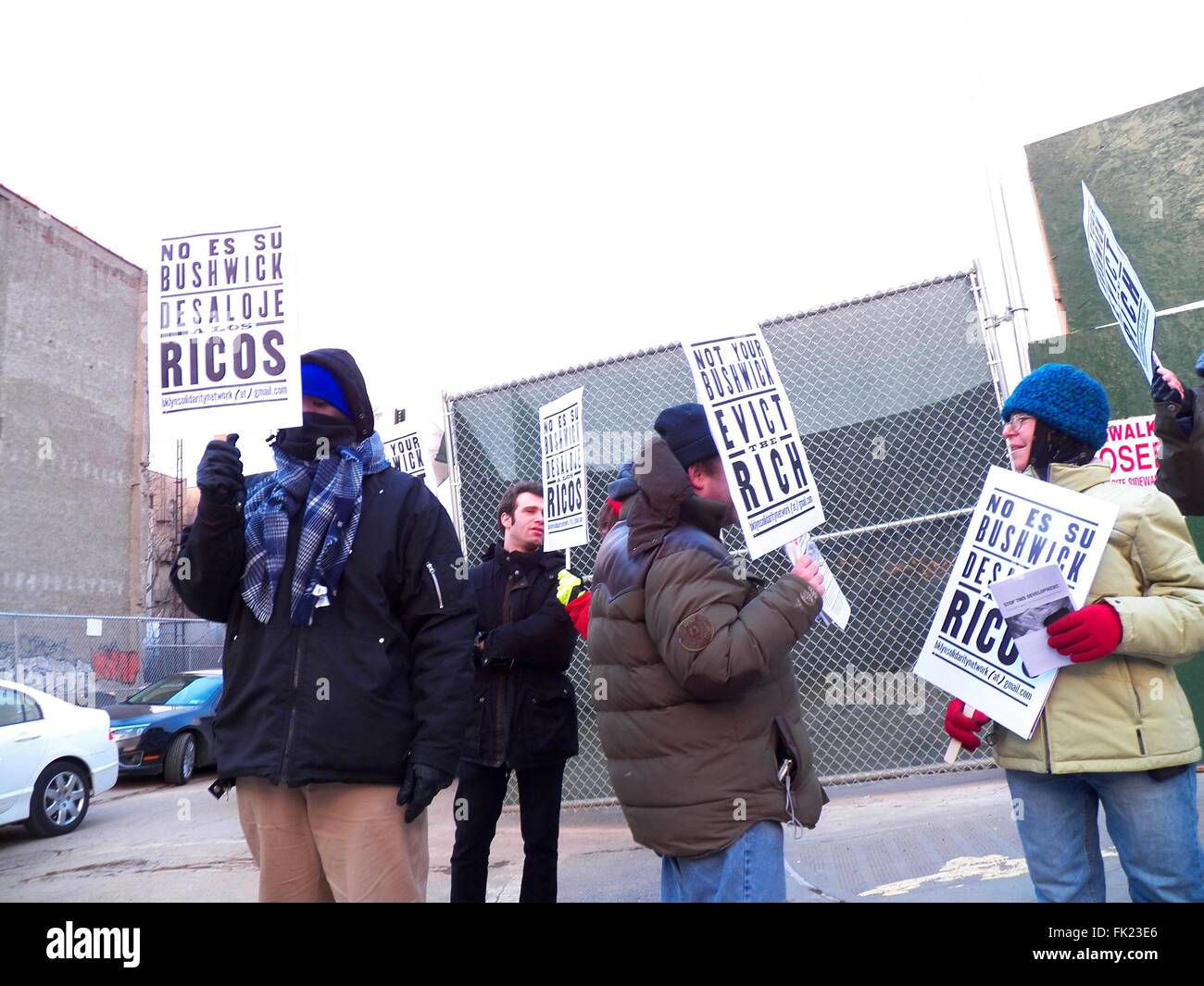 New York, USA. 6. März 2016. Brooklyn Solidarity Network hatte sich heute zu Ende, die die Gewalt, die die Gentrifizierung zu verarbeiten hat Reaked auf die gesamte Stadt New York, im letzten Jahrzehnt, mit Anwohnern und Community-Mitglieder aus der Umgebung der Website der neuen 10er Block, 1000 Einheit einige Entwicklungen in der ehemaligen Brauerei Rheingold hinauf, gewohnt haben es als Äquivalent zu einem nuklearen Gentryfing bombardieren gehen aus in Bushwick. Bildnachweis: Mark Apollo/Alamy Live-Nachrichten Stockfoto