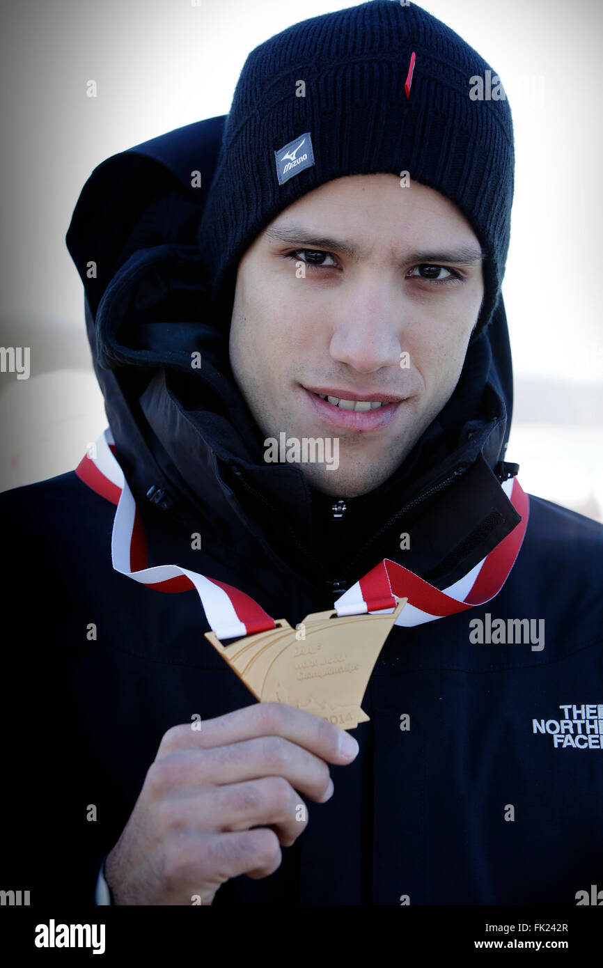 Kostandinos Filippidis in Sopot posiert mit Goldmedaille. Stockfoto