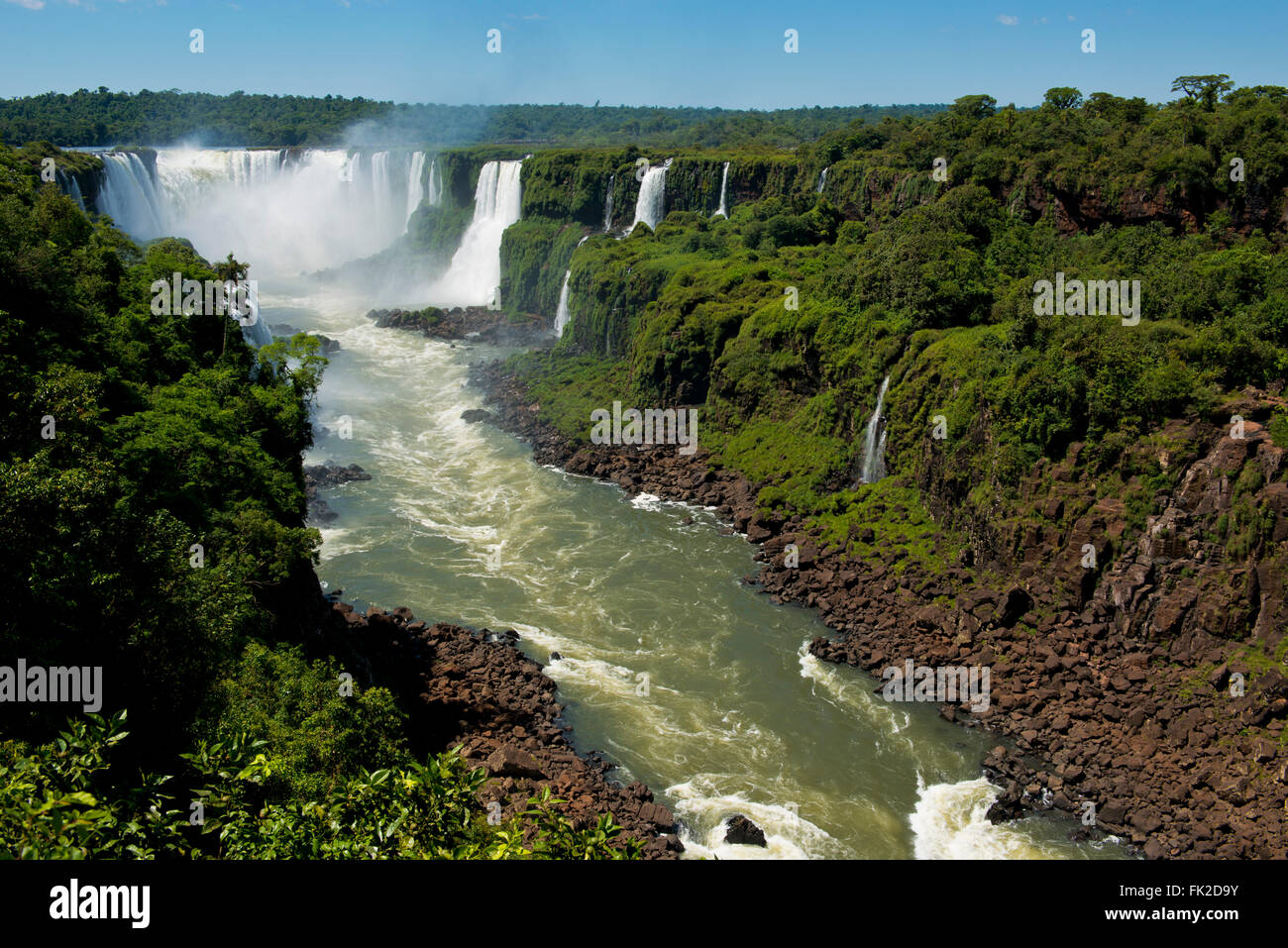 die herrlichen Garganta del diablo in der Iguazu fällt, die eines der sieben Naturwunder der Welt Stockfoto