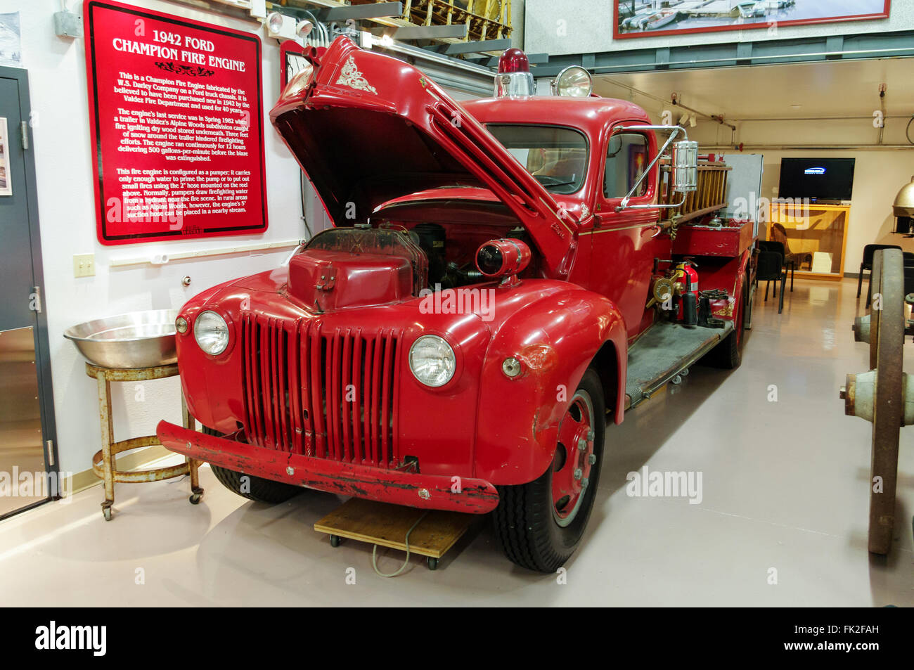 1942-Ford-Champion-Feuerwehrauto. Gebaut auf einem Ford-LKW-Chassis von W. S. Darley Gesellschaft, als ein Pumper konfiguriert. Stockfoto