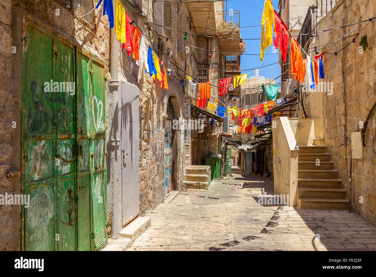 Schmale Straße im arabischen Viertel der Altstadt von Jerusalem, Israel. Stockfoto
